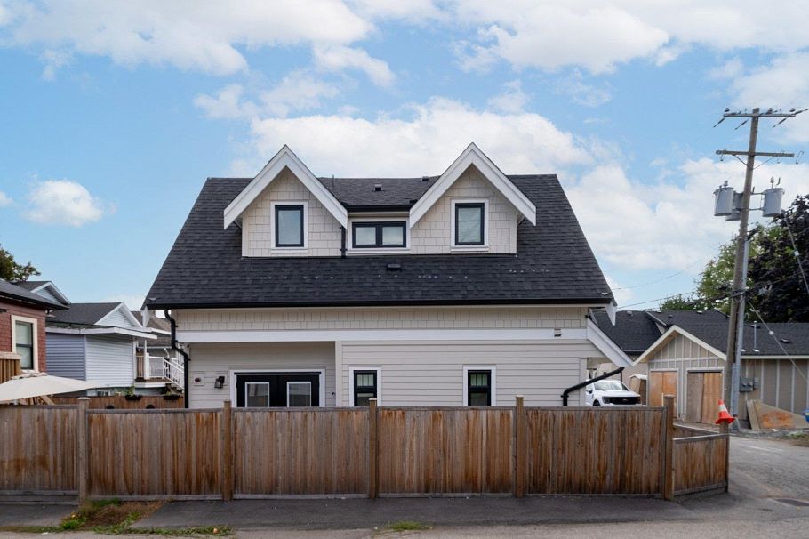 720 E 30th Avenue Vancouver, BC - 16