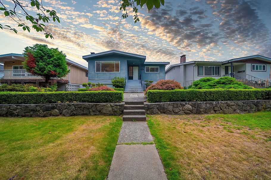 3063 Rosemont Drive Vancouver, BC - 1