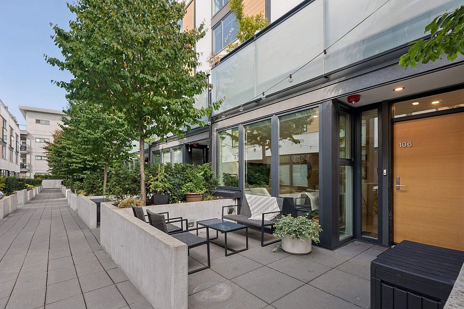 106 649 E 3rd Street North Vancouver, BC - 2