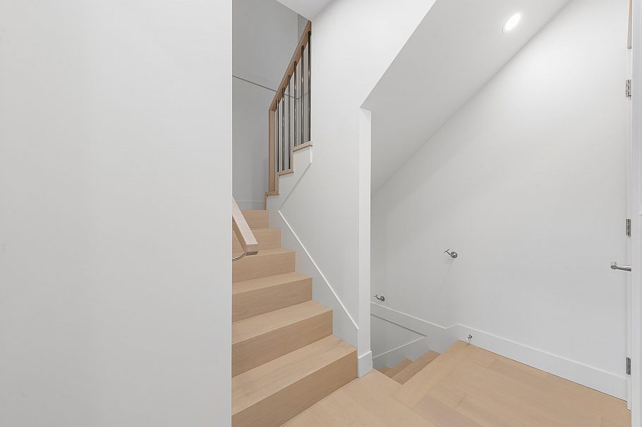 3 2136 E 10 Avenue Vancouver, BC - 23