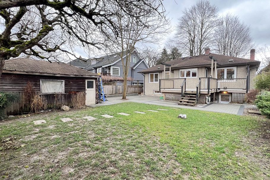 1165 E 26th Avenue Vancouver, BC - 25