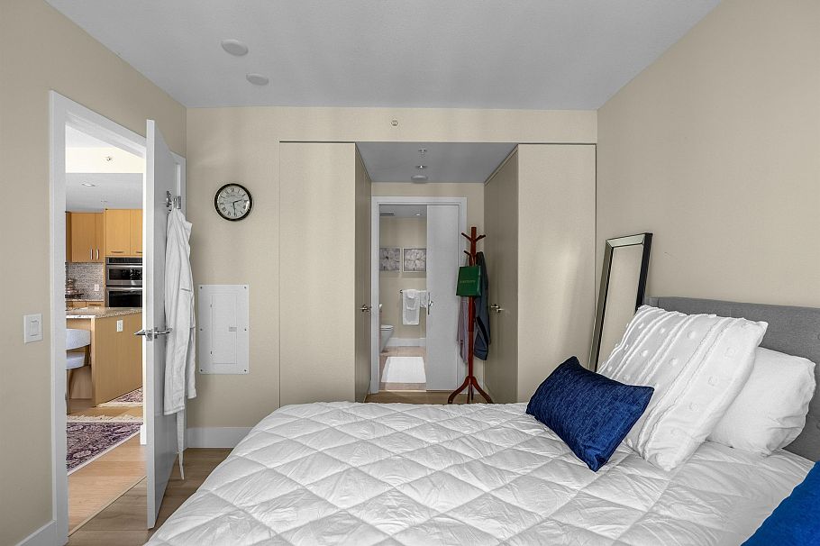 1401 150 W 15th Street North Vancouver, BC - 15