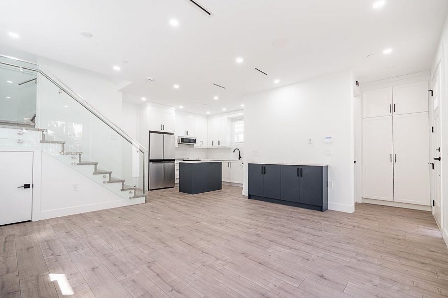 2972 E 7th Avenue Vancouver, BC - 5