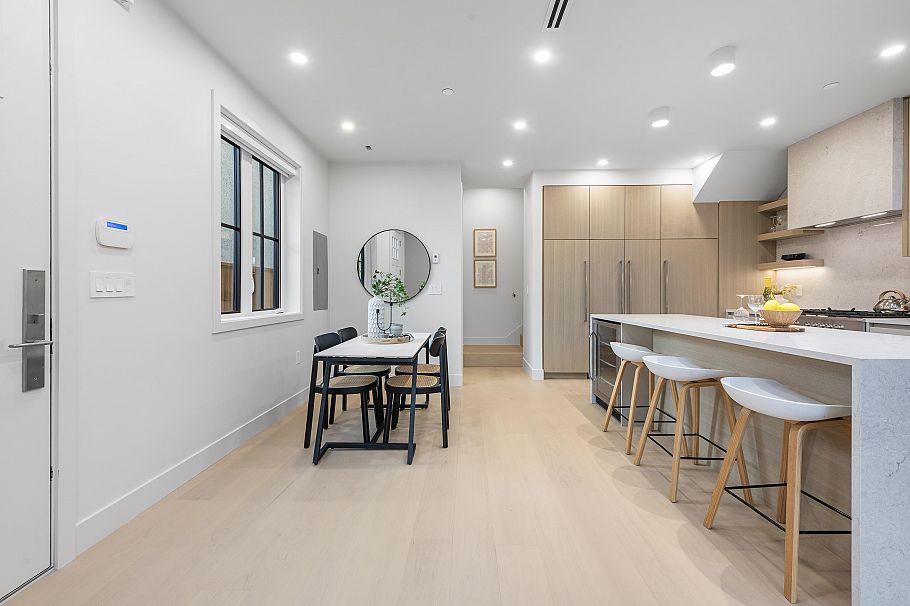 3 2136 E 10 Avenue Vancouver, BC - 6