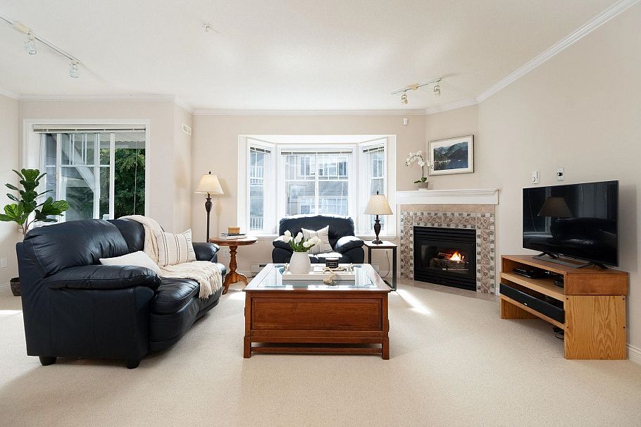 651 St. Andrews Avenue North Vancouver, BC - 1