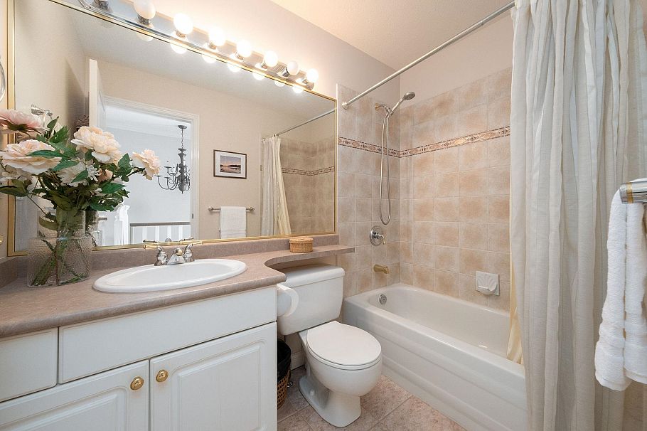 651 St. Andrews Avenue North Vancouver, BC - 23