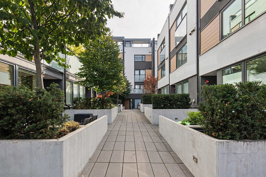 106 649 E 3rd Street North Vancouver, BC - 32