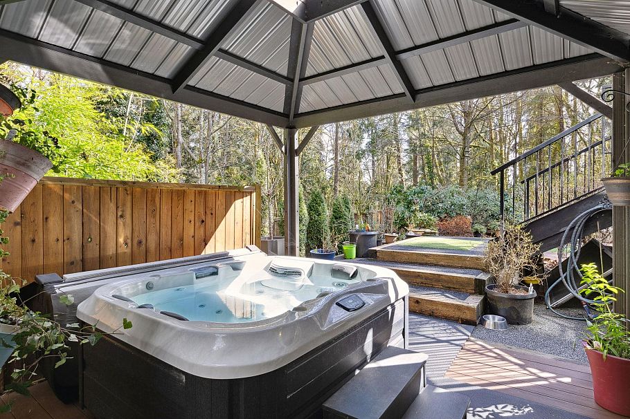 1501 Ostler Court North Vancouver, BC - 32