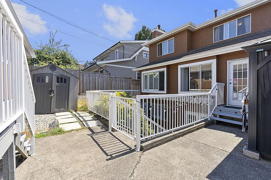 1563 W 59th Avenue Vancouver, BC - 34