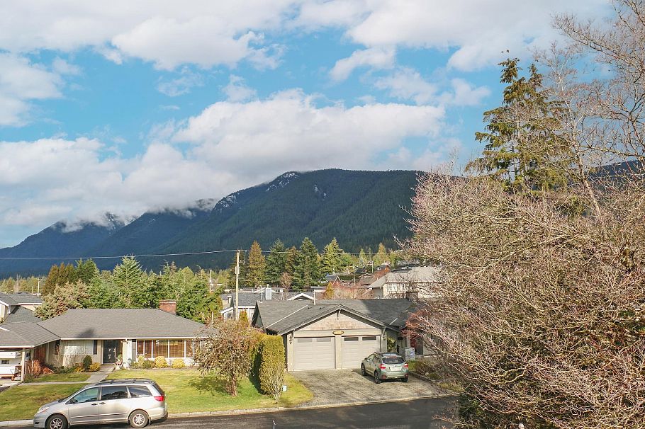 4067 Sunnycrest Drive North Vancouver, BC - 23