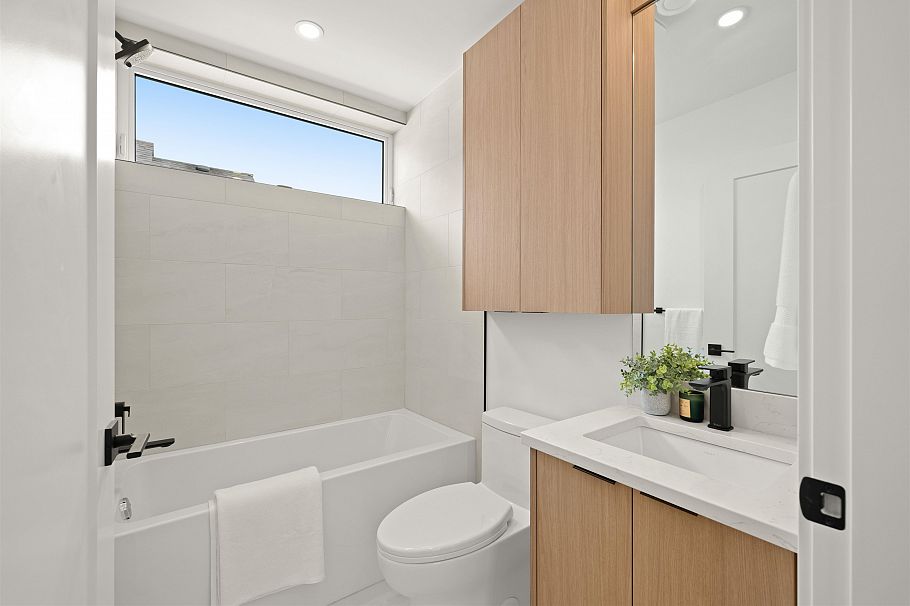 2412 Victoria Drive Vancouver, BC - 13