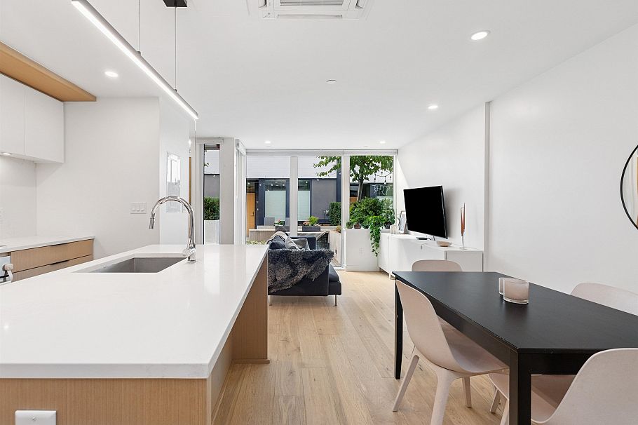 106 649 E 3rd Street North Vancouver, BC - 21