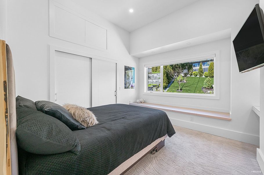 919 E 4th Street North Vancouver, BC - 27