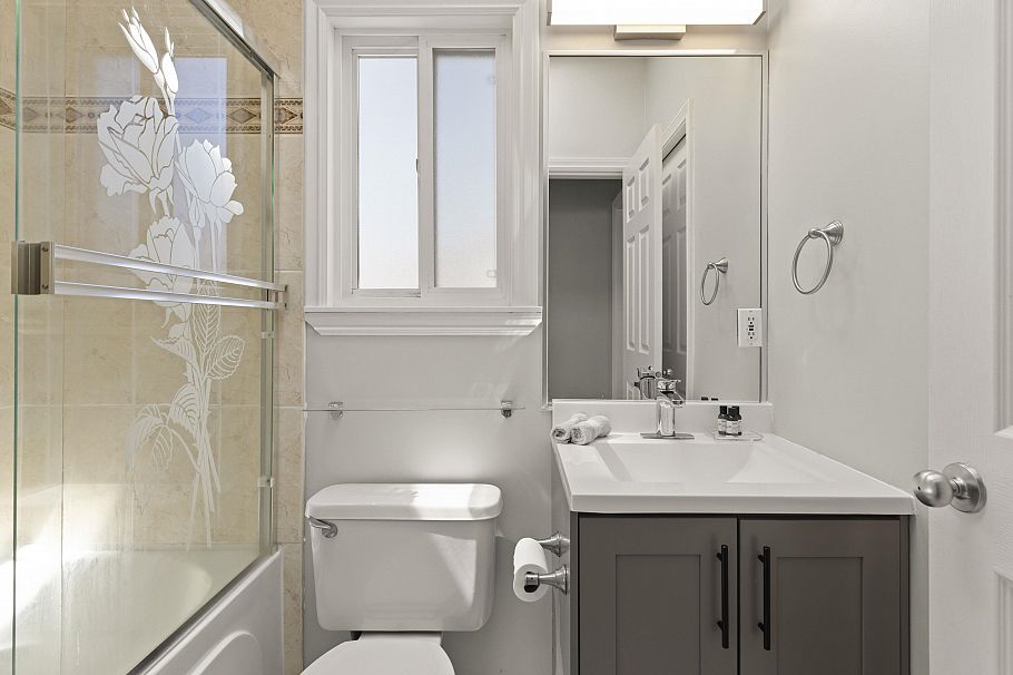 1336 E 16th Avenue Vancouver, BC - 18