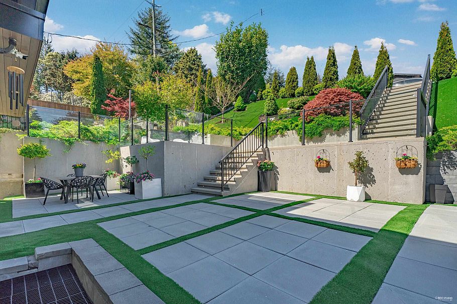 919 E 4th Street North Vancouver, BC - 3