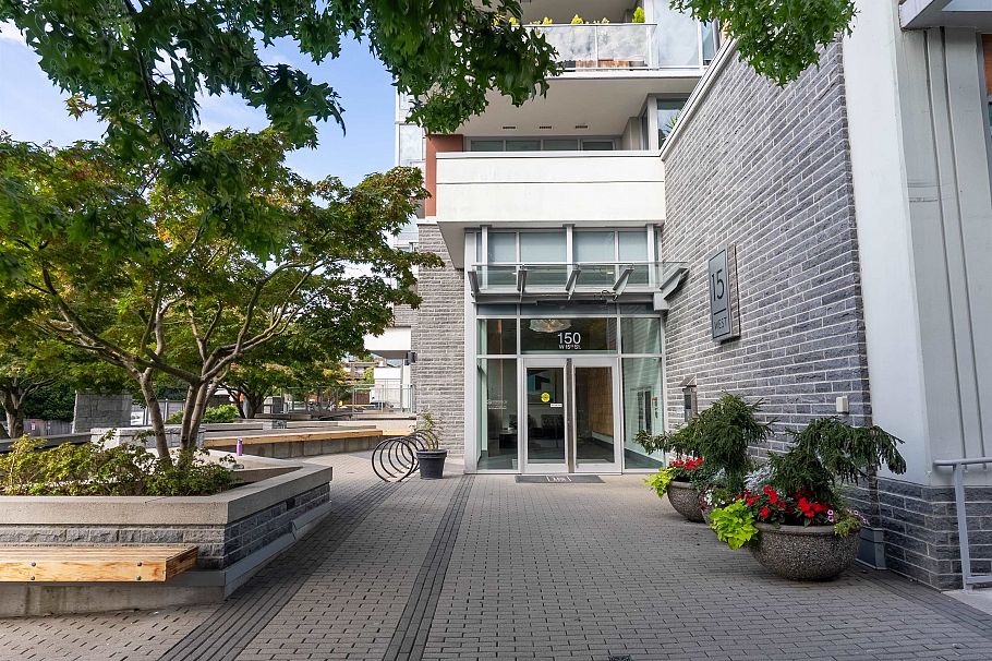 1401 150 W 15th Street North Vancouver, BC - 3