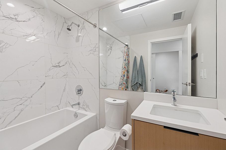 106 649 E 3rd Street North Vancouver, BC - 19