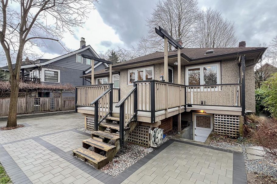 1165 E 26th Avenue Vancouver, BC - 15