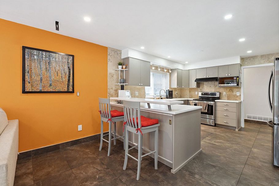 1501 Ostler Court North Vancouver, BC - 17