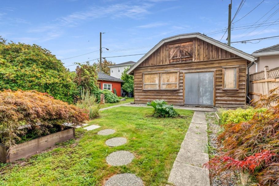 1260 E 33rd Avenue Vancouver, BC - 29