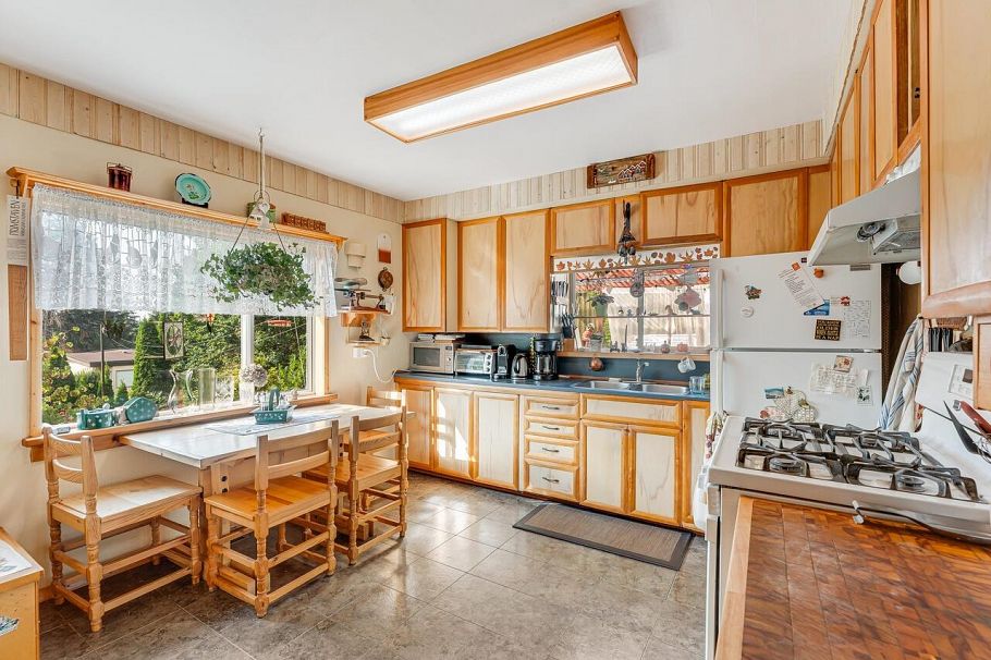 1689 Peters Road North Vancouver, BC - 2