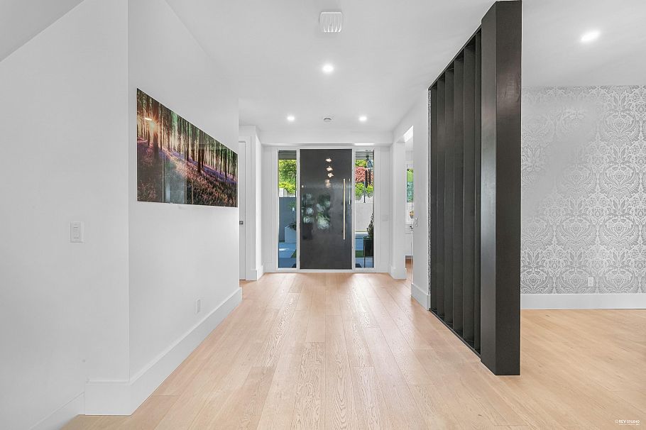 919 E 4th Street North Vancouver, BC - 4