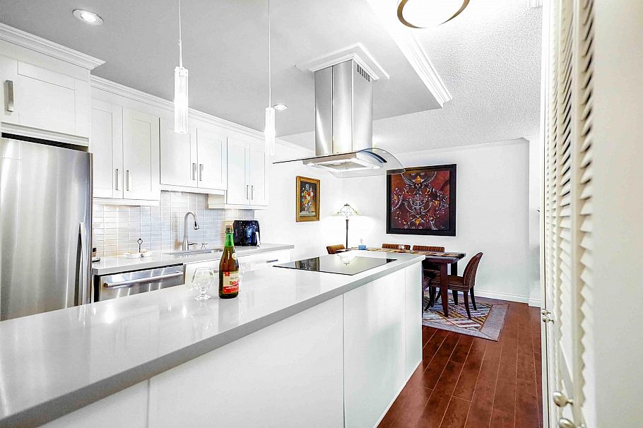 306 2020 Fullerton Avenue North Vancouver, BC - 1