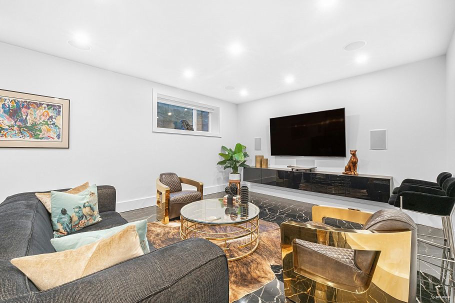 919 E 4th Street North Vancouver, BC - 32