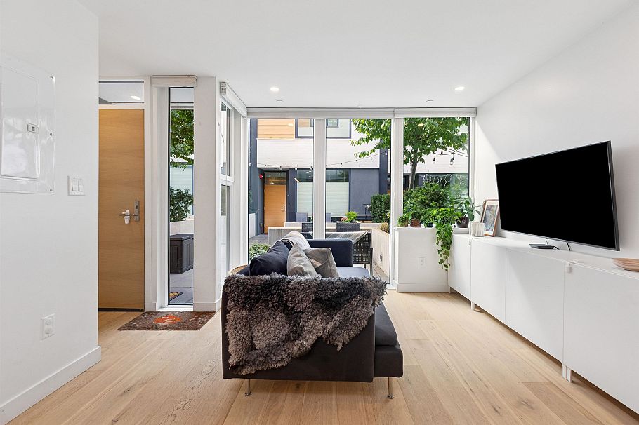 106 649 E 3rd Street North Vancouver, BC - 22