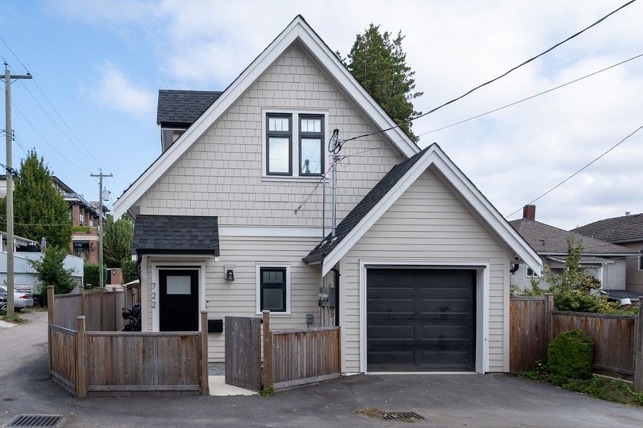 720 E 30th Avenue Vancouver, BC - 2