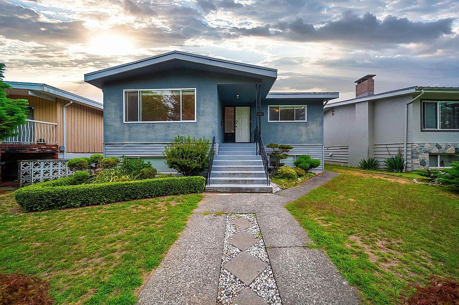 3063 Rosemont Drive Vancouver, BC - 2