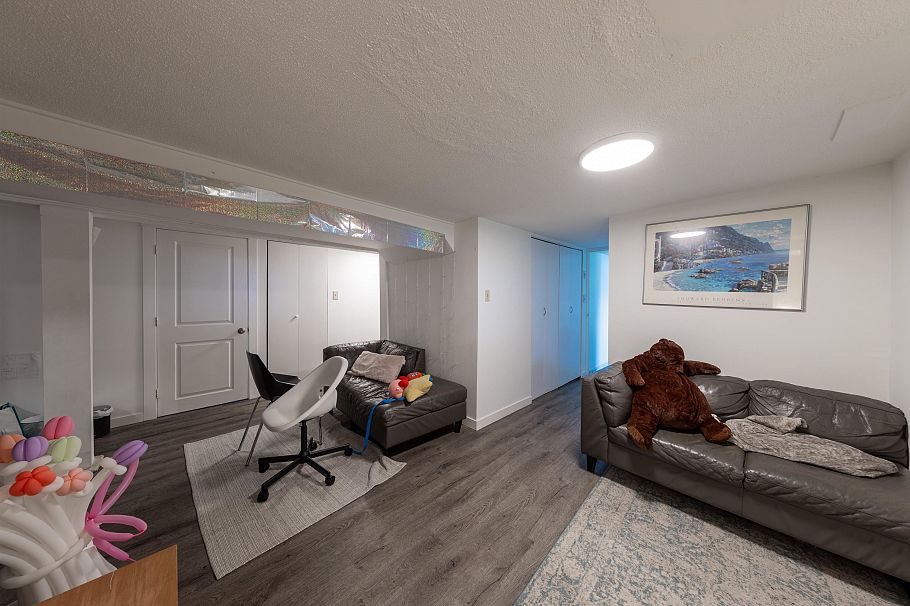 3719 W 3rd Avenue Vancouver, BC - 8