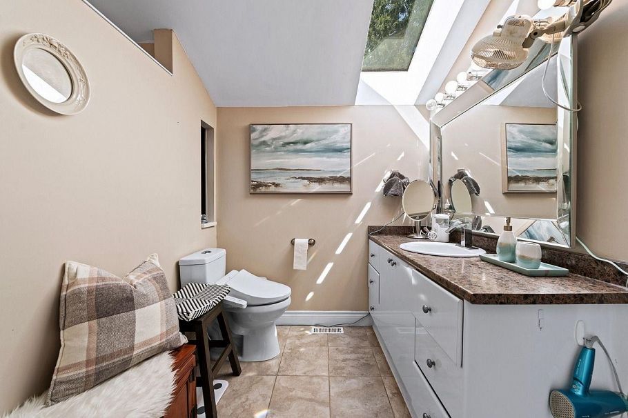 3435 St. Georges Avenue North Vancouver, BC - 27