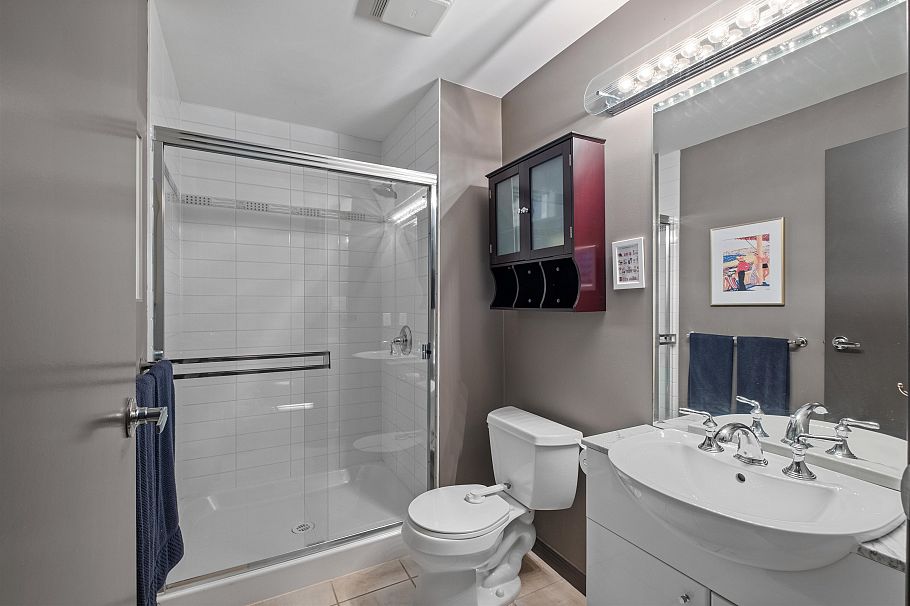 2001 188 E Esplanade North Vancouver, BC - 20