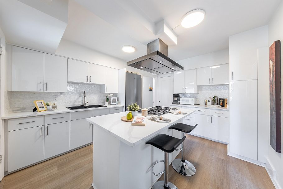 3719 W 3rd Avenue Vancouver, BC - 16