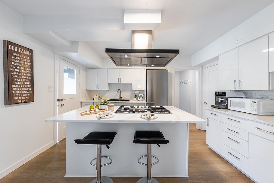 3719 W 3rd Avenue Vancouver, BC - 17