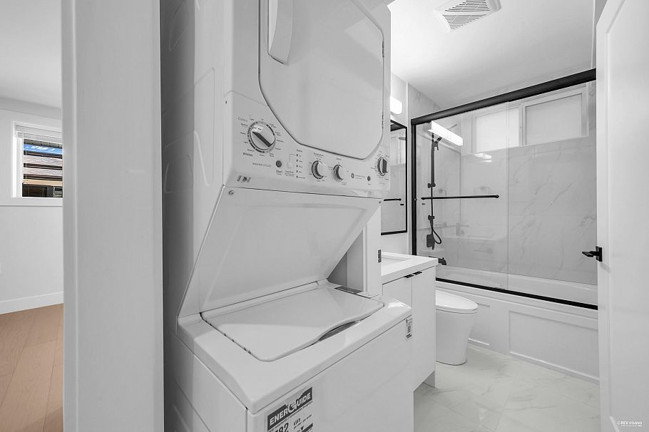 3417 Seaforth Drive Vancouver, BC - 30