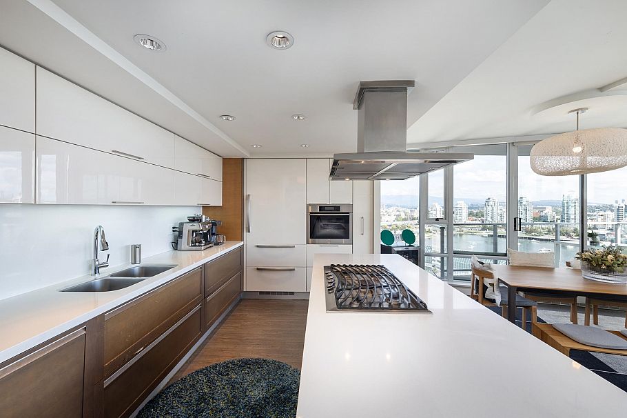 2501 8 Smithe Mews Vancouver, BC - 13