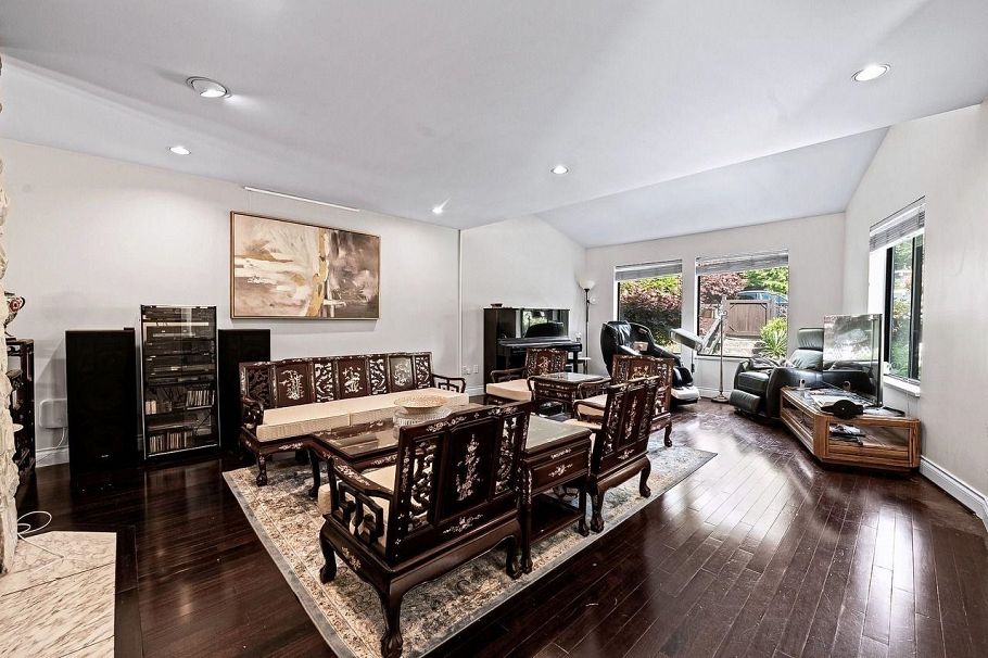 3435 St. Georges Avenue North Vancouver, BC - 18