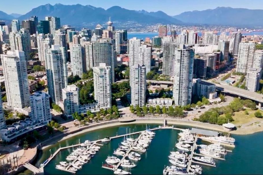 707 1067 Marinaside Crescent Vancouver, BC - 1