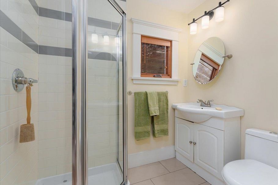 848 E 6th Street North Vancouver, BC - 18