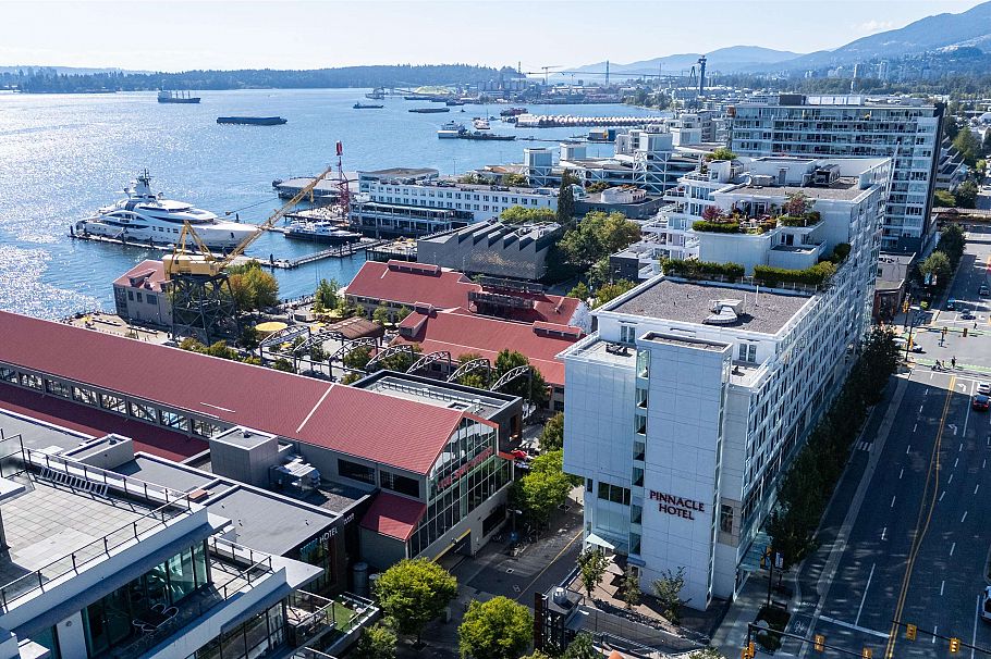 2001 188 E Esplanade North Vancouver, BC - 31