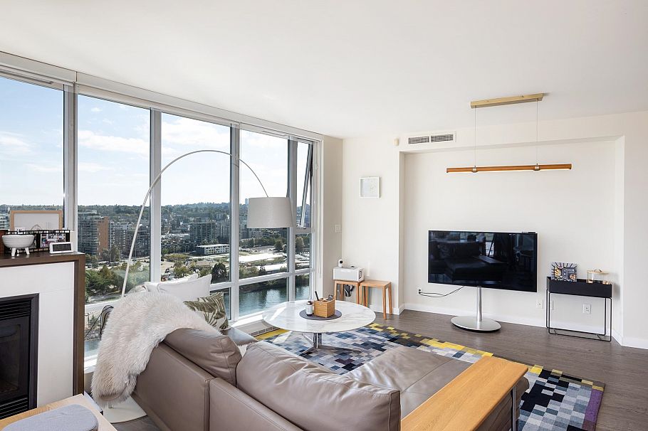 2501 8 Smithe Mews Vancouver, BC - 11