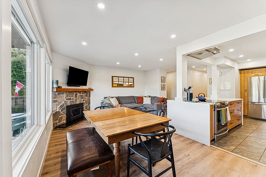 1053 Old Lillooet Road North Vancouver, BC - 9