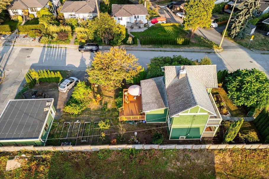 848 E 6th Street North Vancouver, BC - 37