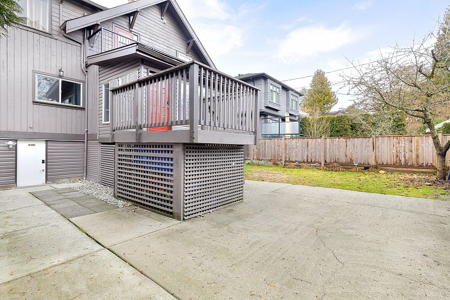 4318 W 11th Avenue Vancouver, BC - 35