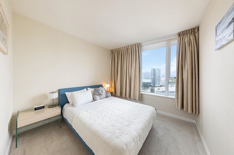 2501 8 Smithe Mews Vancouver, BC - 21