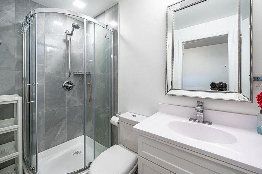 3435 St. Georges Avenue North Vancouver, BC - 33