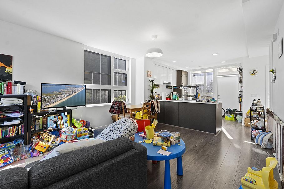 190 W 63rd Avenue Vancouver, BC - 3