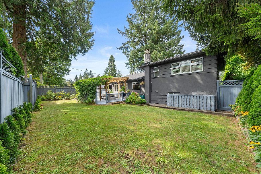 3020 Thorncliffe Drive North Vancouver, BC - 32